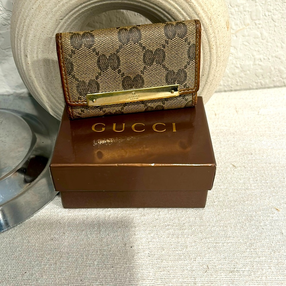 Gucci GG Monogram 6 Ring Key Case, missing 2 hooks with box